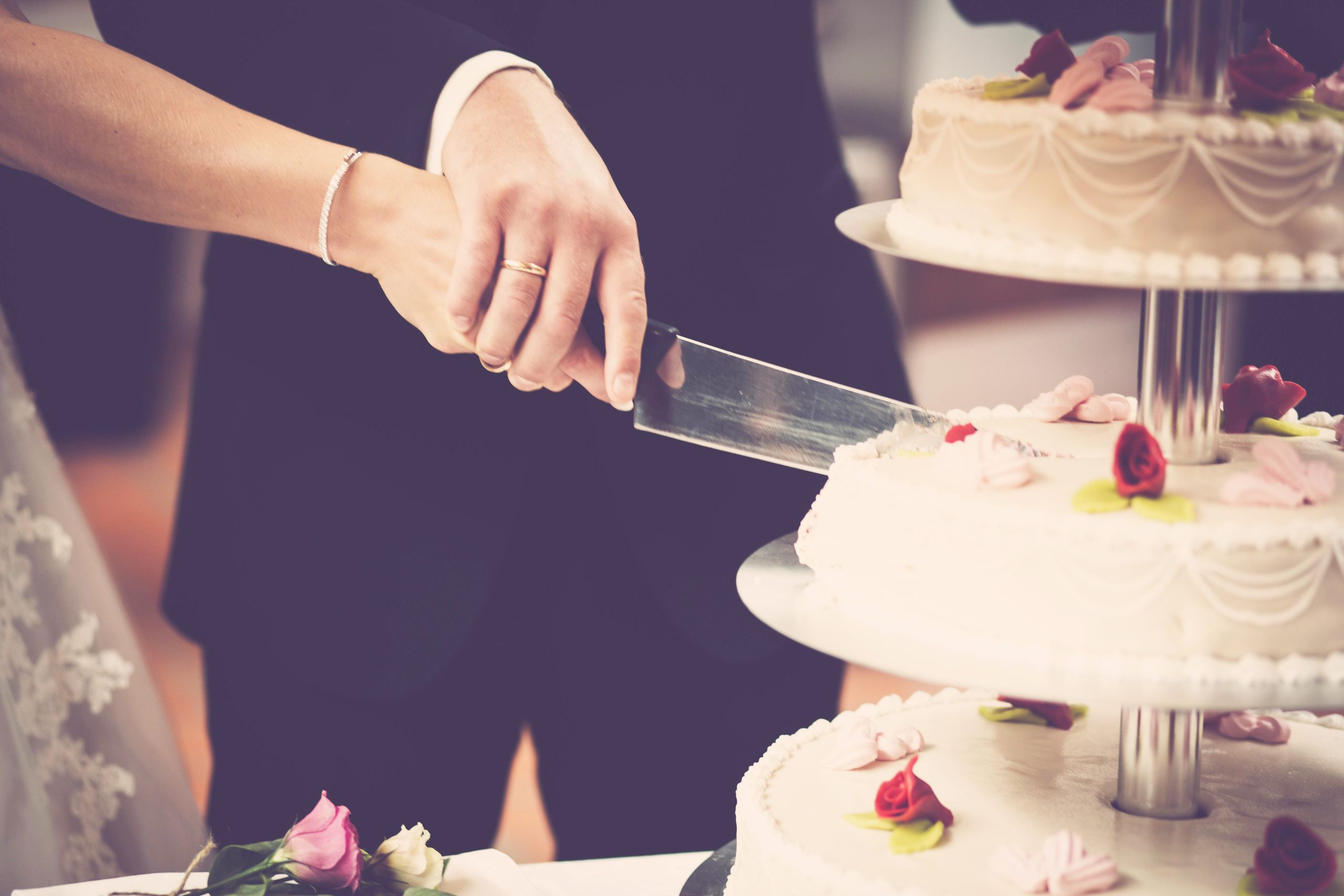 Serving and Slicing Cake Guide