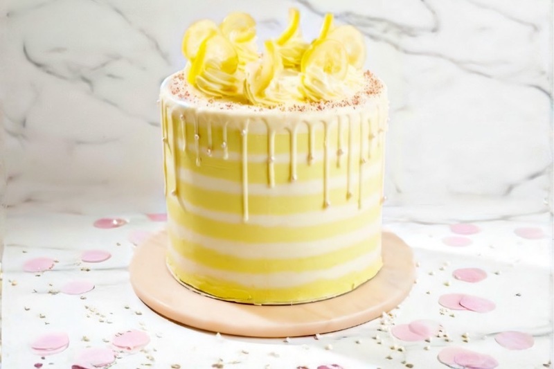 Lemon drizzle cake