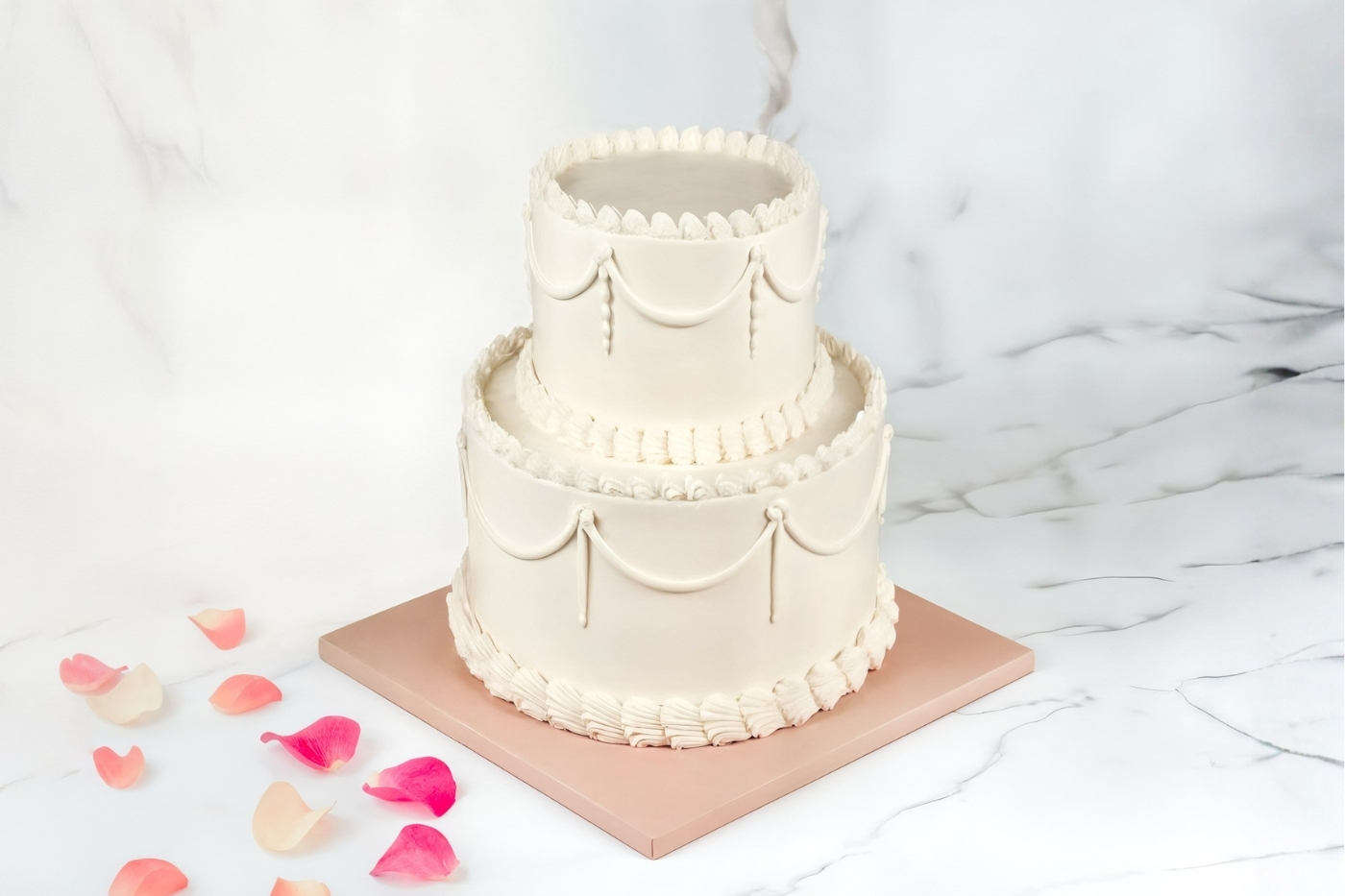 Arapina two tiers minimal vintage cake